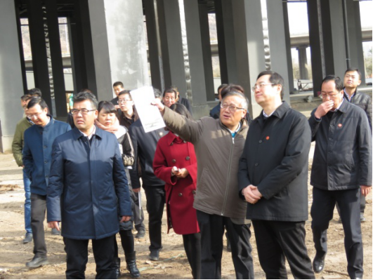 省委常委、西寧市委書記王曉在青海省物產(chǎn)集團總公司黨委書記、總經(jīng)理王玉輝陪同下，深入青海物產(chǎn)朝陽物流園區(qū)。